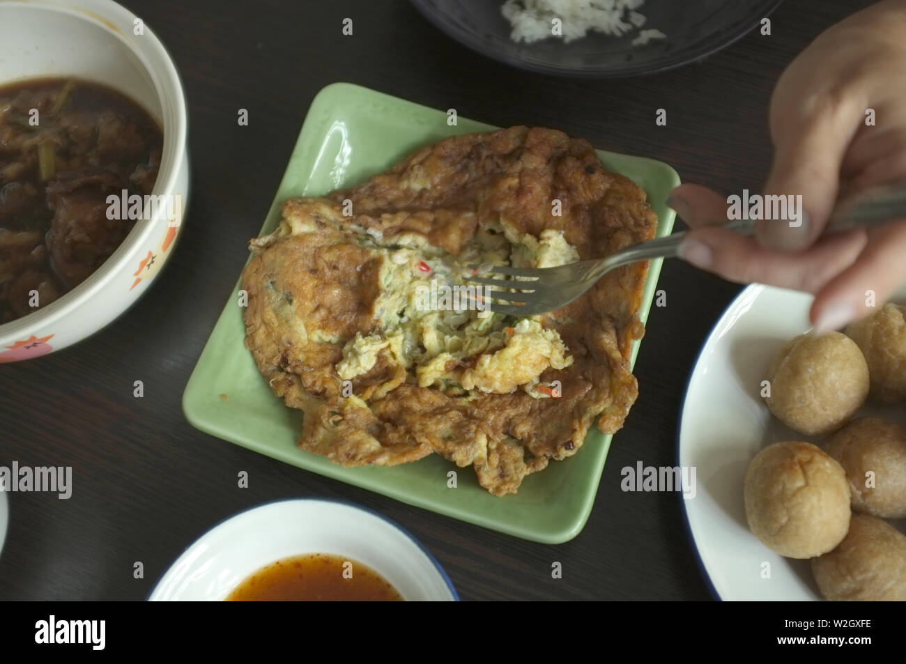 Omelette mit ant Eier. Dies ist ein spezielles Lebensmittel oder lokales Essen von North East Thailand. Stockfoto