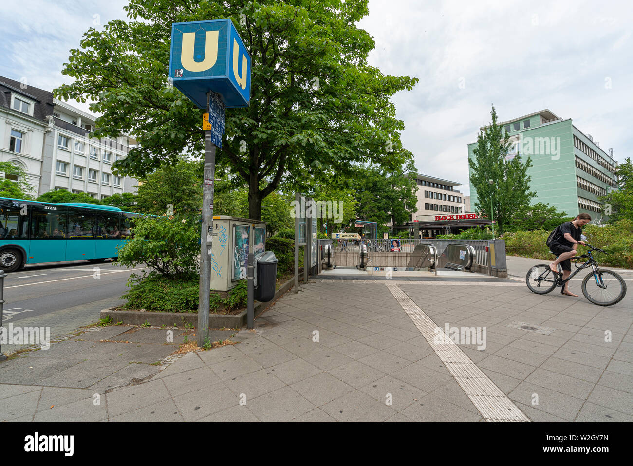 Frankfurt am Main, Juli 2019. Die Aussicht auf eine U-Bahn station Zeichen in der Stadt Stockfoto
