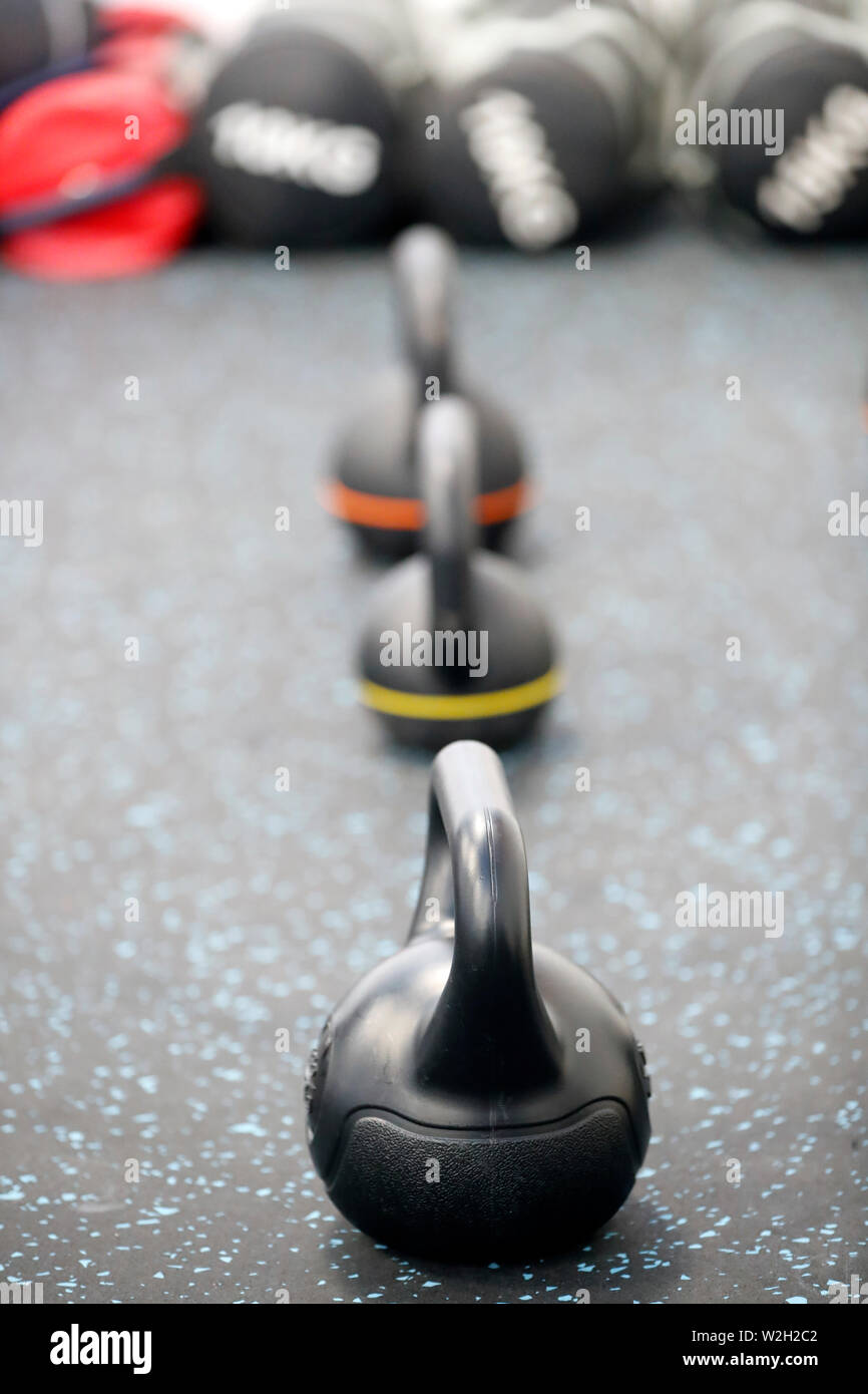 Health Club. Nahaufnahme von Kettlebells Gewichte auf dem Boden. Frankreich. Stockfoto