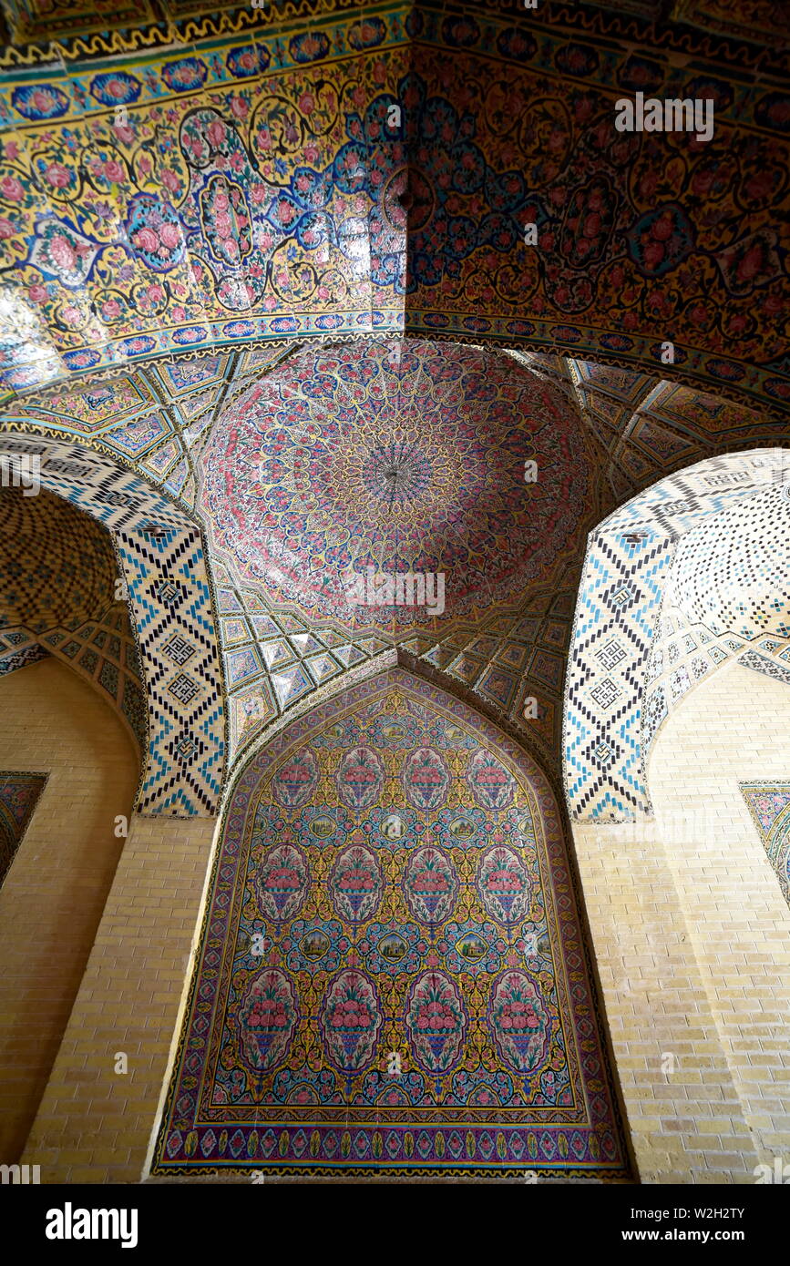 Nasir-ol-molk Moschee oder Rosa Moschee, Shiraz, Provinz Fars, Iran, Juni 24, 2019, Innenansicht der Moschee am Tag Stockfoto