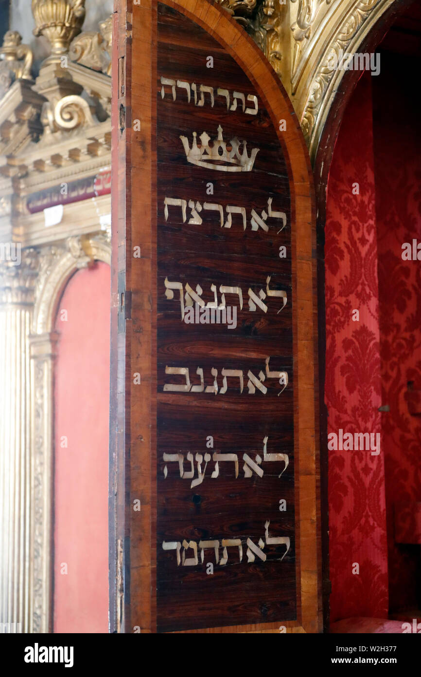 Das Jüdische Museum von Venedig. 1528 Der große deutsche Schola, der Aschkenasischen Ritus, ist die erste Synagoge des Ghettos errichtet. Die Zehn Gebote als Stockfoto