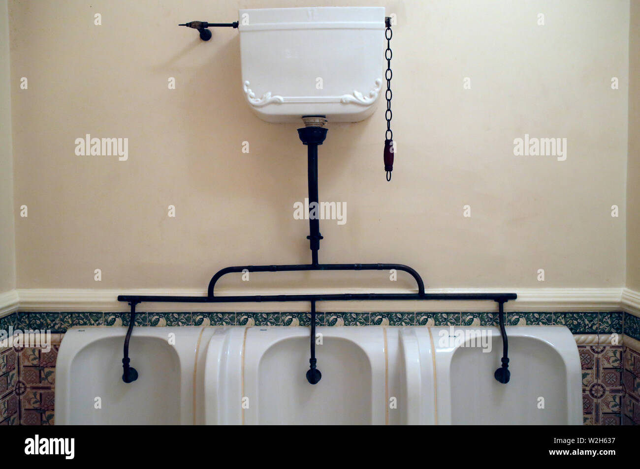 Colonial Hotel Toiletten. Vietnam. Stockfoto