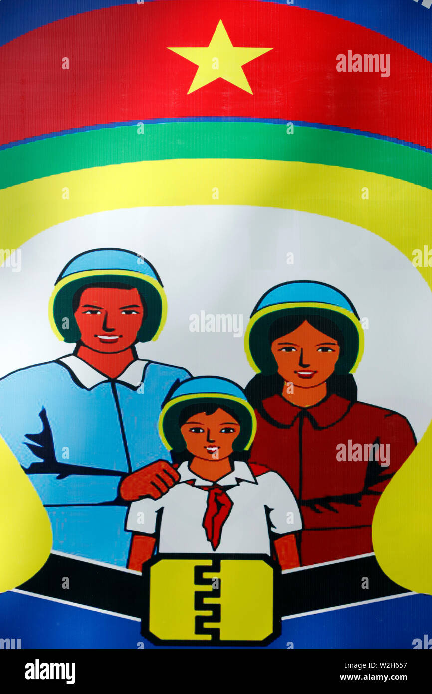 Kommunistischen Partei Plakat für Motorrad Sicherheit. Vung Tau. Vietnam. Stockfoto