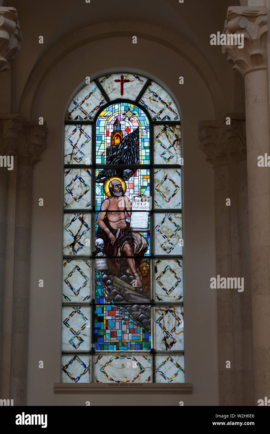 Die heilige Theresa von Kalkutta Heiligtum (Kathedrale), Pristina, Kosovo. Glasmalerei. Evangelist St Mark. Stockfoto