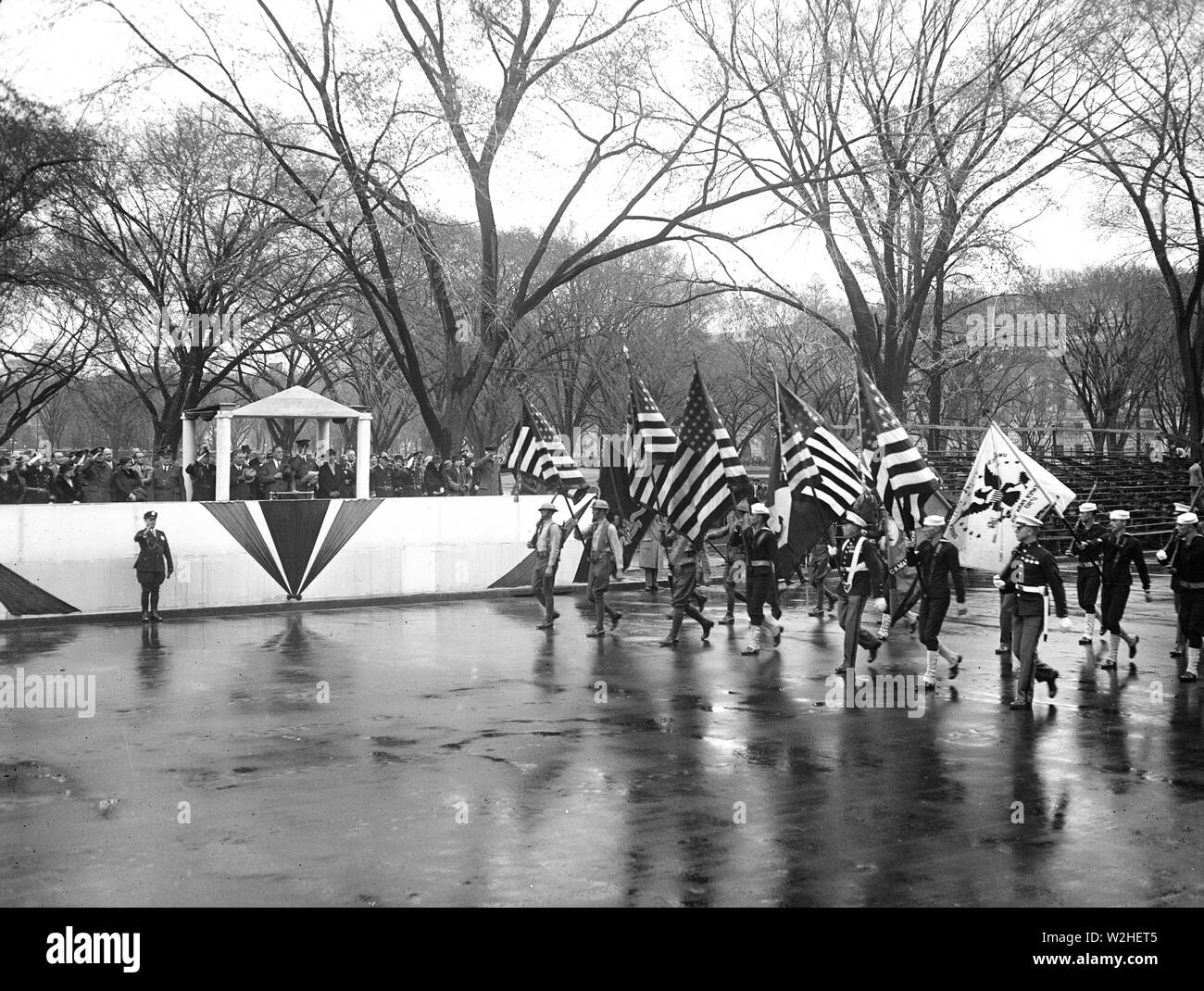 Franklin D. Roosevelt - Präsident Roosevelt Bewertungen Truppen an der jährlichen Army Day Parade Ca. 1933 Stockfoto
