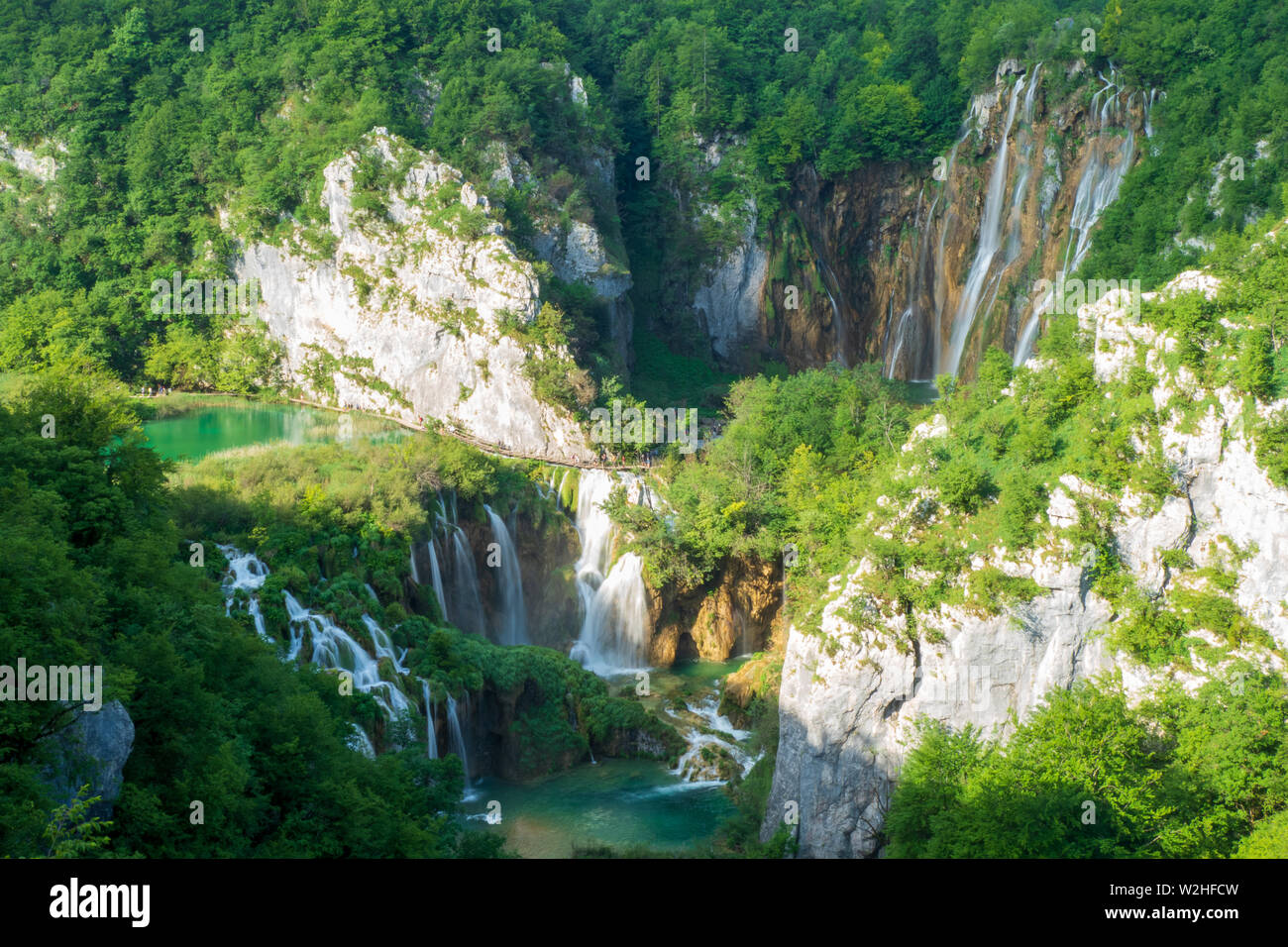 Malerische Ansicht des Veliki Slap, der große Wasserfall im Nationalpark Plitvicer Seen in Kroatien Stockfoto