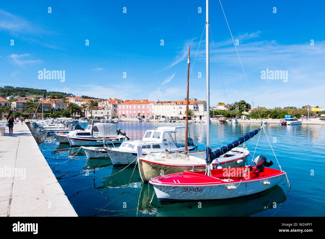 Marina, Porat, Promenade rund um den Hafen, Supetar, Brac, Dalmatien, Kroatien Stockfoto