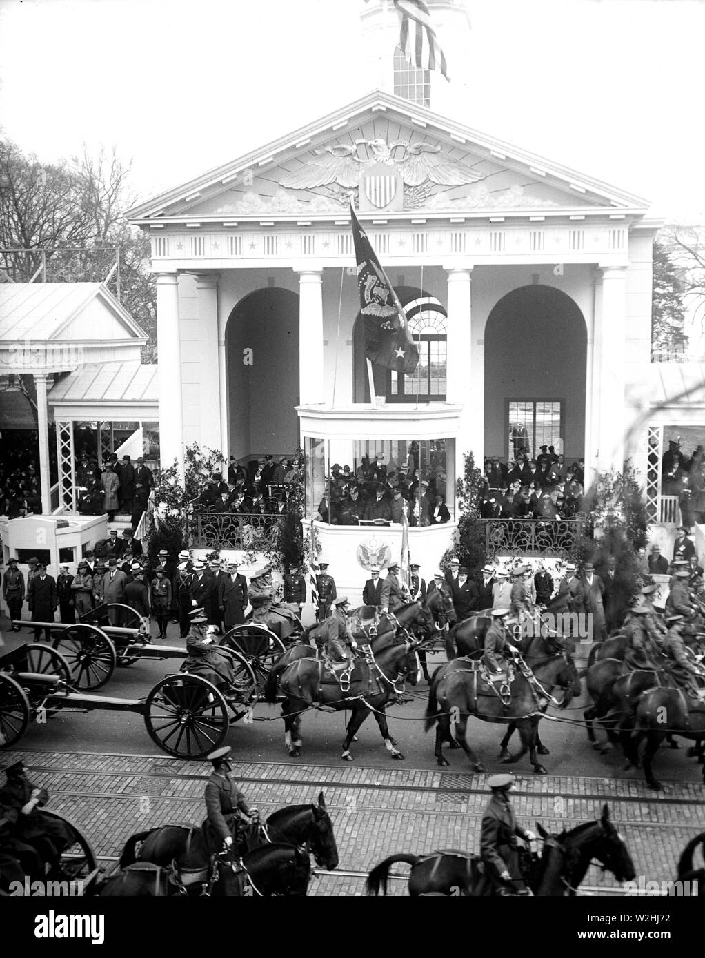 Franklin D. Roosevelt - Franklin D. Roosevelt Einweihung. Parade- und Präsidentschaftswahlen Ständer. Washington, D.C., Ca. März 4, 1933 Stockfoto