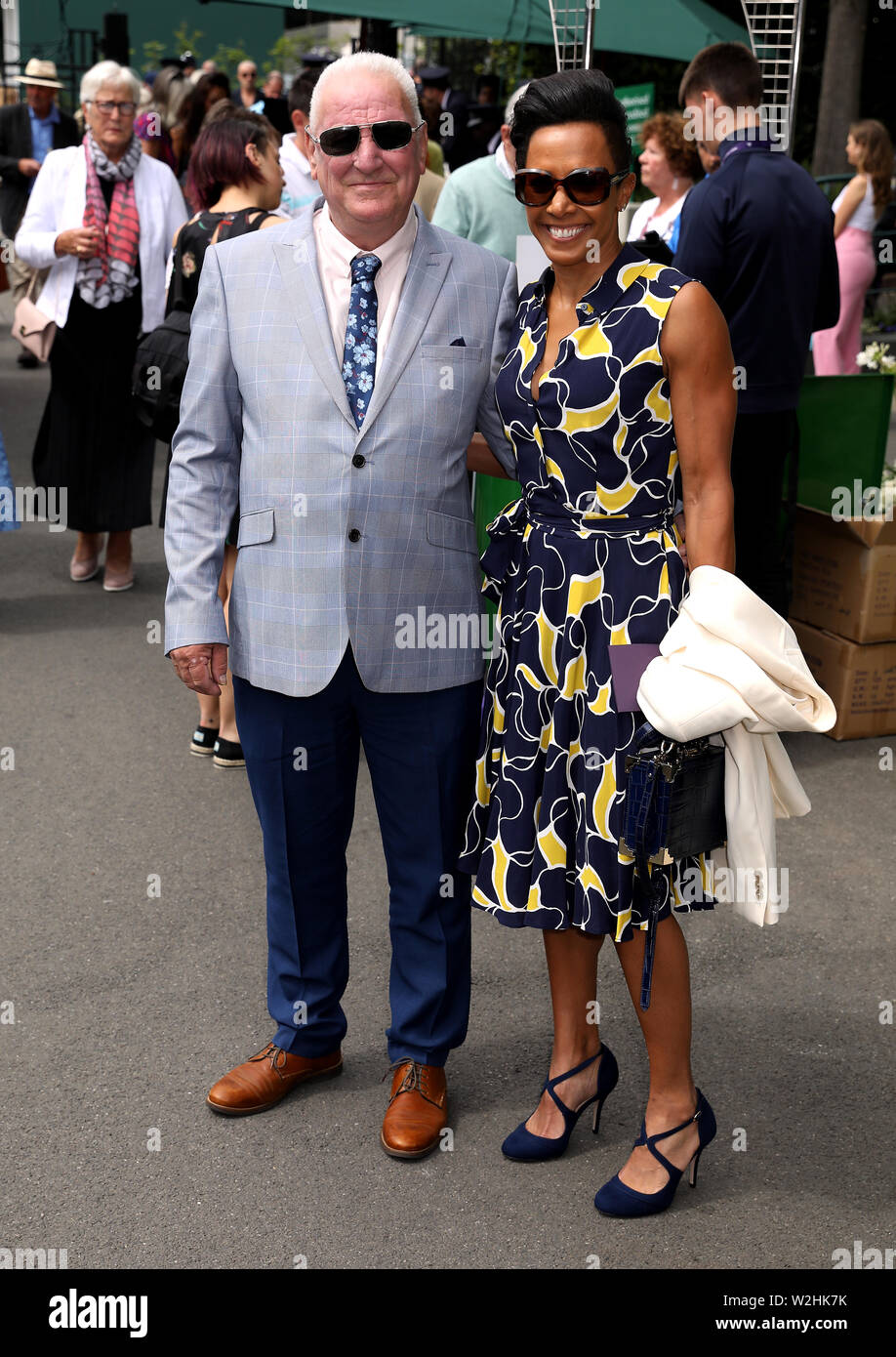 Dame Kelly Holmes und Michael Norris Anreise am Tag acht der Wimbledon Championships in der All England Lawn Tennis und Croquet Club, Wimbledon. Stockfoto