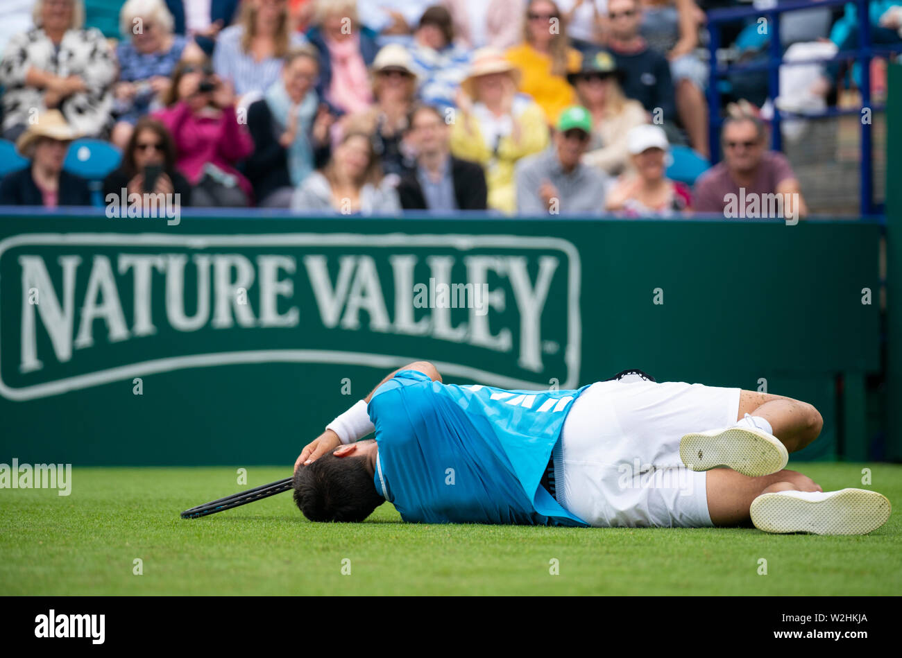 Fernando Verdasco Spanien fällt während der Match gegen John millman von Australien an der Natur Tal Internationale 2019, Devonshire Park, Eastbo und Masse Stockfoto