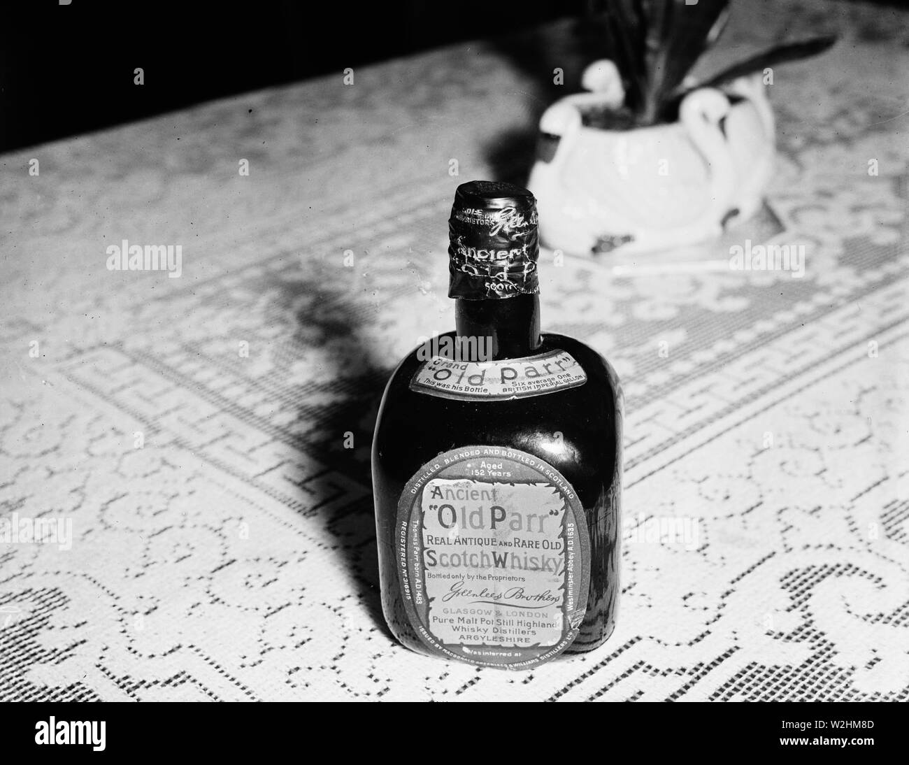 Foto fo Alte 'Old Parr' Echte Antiquitäten und seltene alte Scotch Whiskey Ca. 1935 Stockfoto