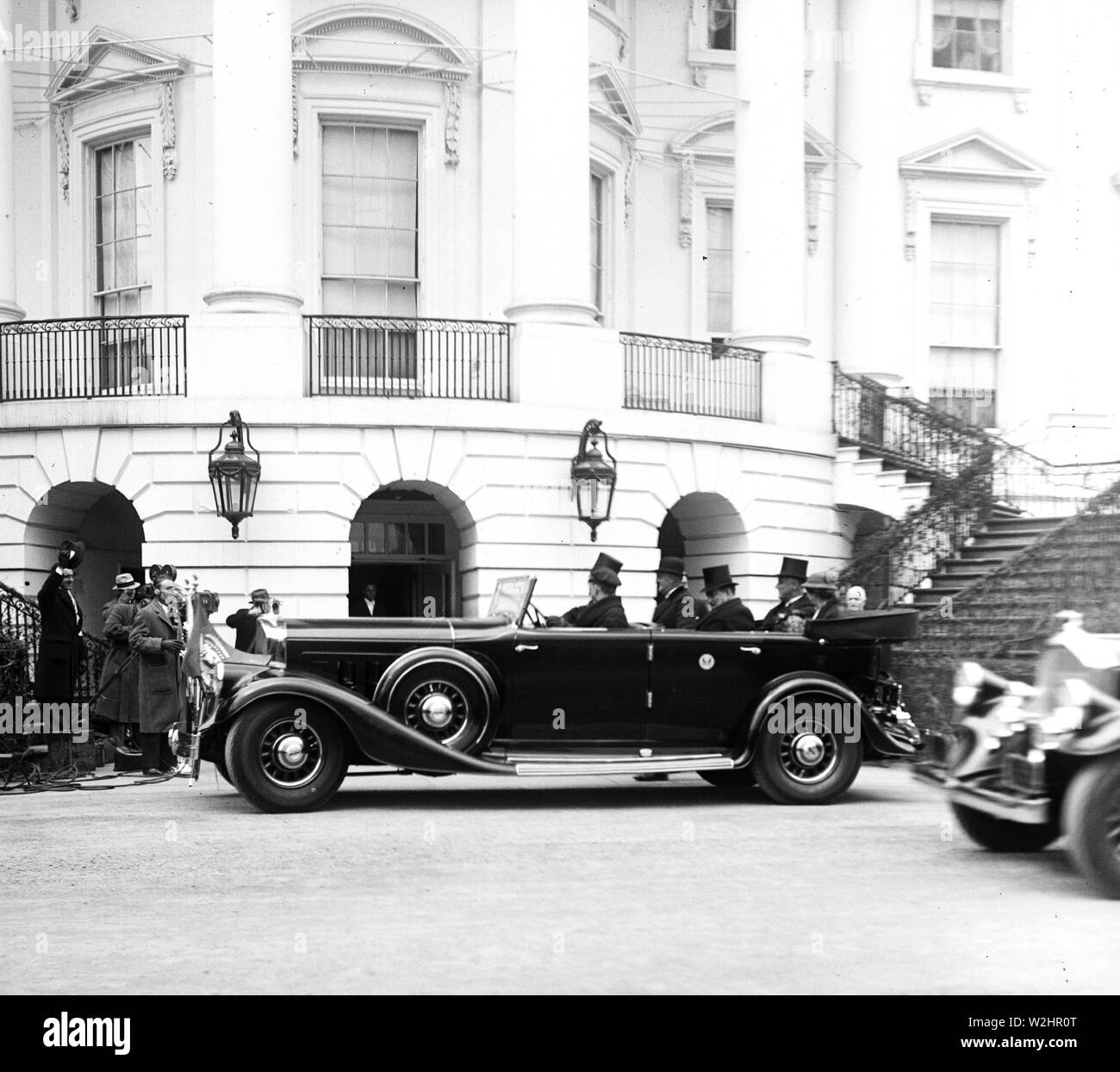 Franklin D. Roosevelt - Franklin D. Roosevelt Einweihung. Automobil mit Roosevelts im White House, Washington, D.C., 4. März 1933 Stockfoto