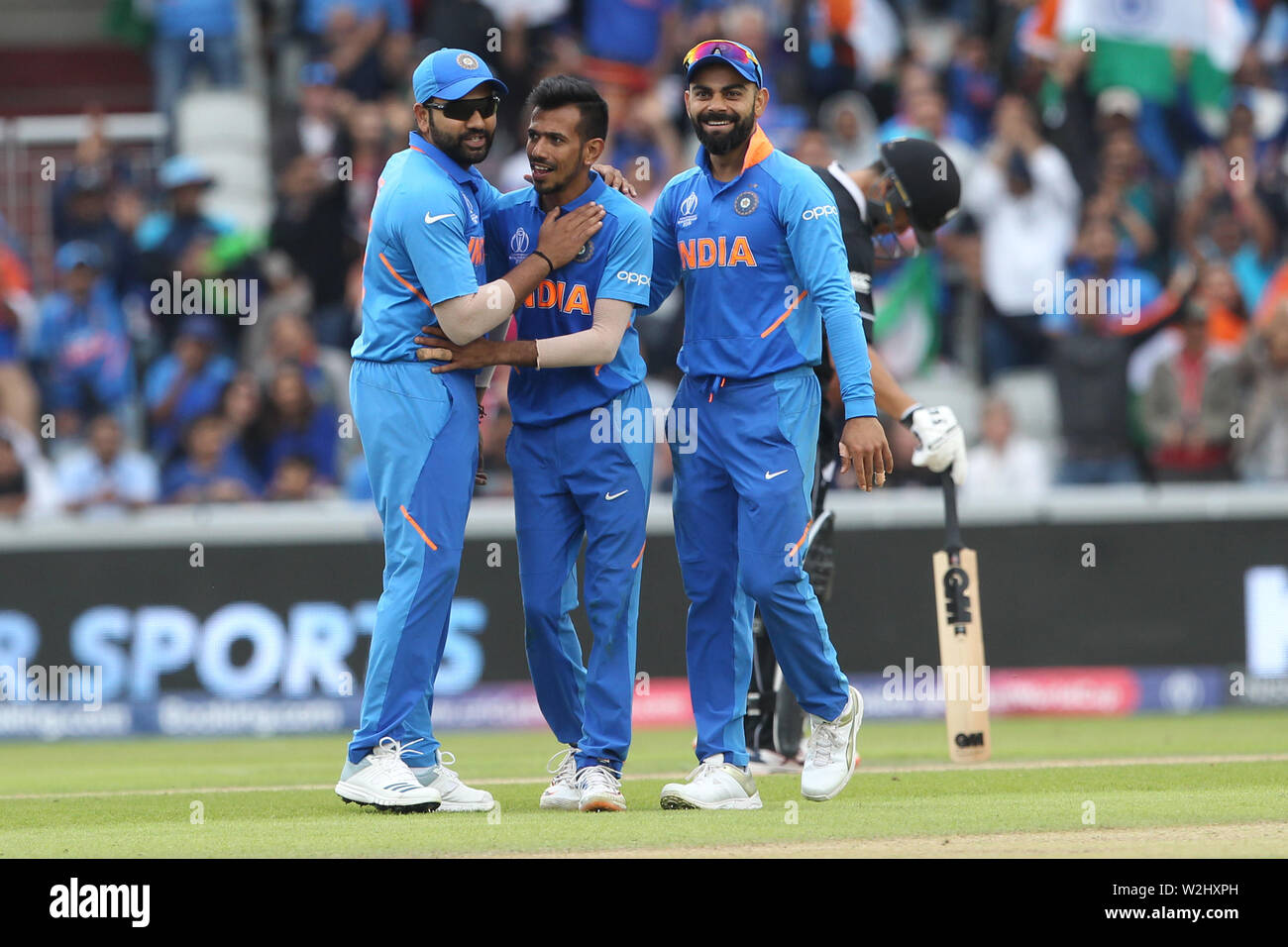 Manchester, Großbritannien. 9. Juli 2019. Indiens Yuzvendra Chahal feiert mit Rohit Sharma und Virat Kohli nach Entlassung Neuseelands Kane Williamson während der ICC Cricket World Cup 2019 Übereinstimmung zwischen Indien und Neuseeland im Old Trafford, Manchester am Dienstag, den 9. Juli 2019. (Credit: Mark Fletcher | MI Nachrichten) Credit: MI Nachrichten & Sport/Alamy leben Nachrichten Stockfoto