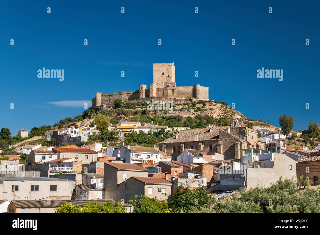 Castillo de Alcaudete, maurische Burg, 11.-14. Jahrhundert auf einem Hügel über der Stadt von Alcaudete, Provinz Jaen, Andalusien, Spanien Stockfoto