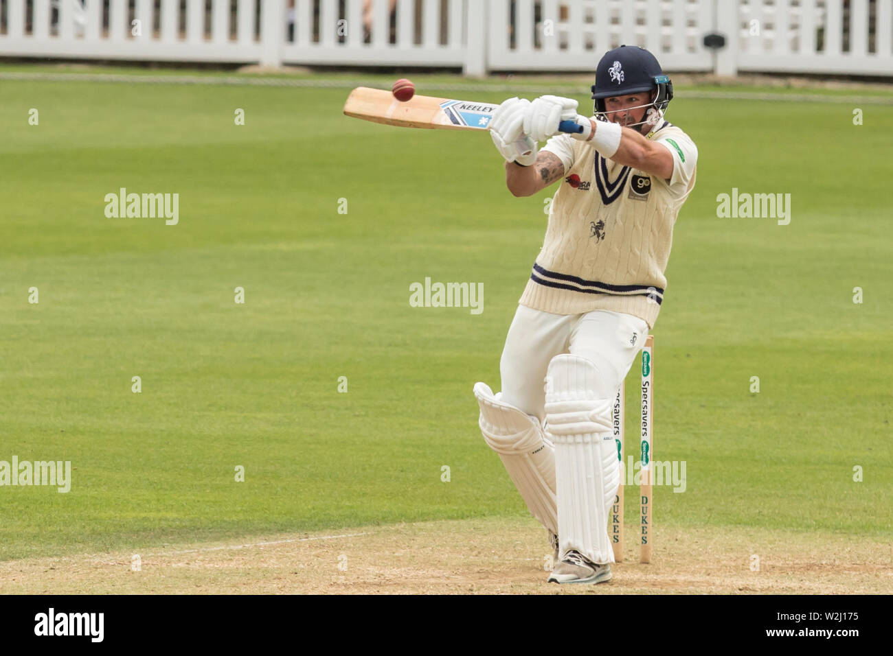 London, Großbritannien. 9. Juli, 2019. Darren Stevens schlagen für Kent gegen Surrey an Tag drei des Specsavers County Championship Game am Oval. David Rowe/Alamy Leben Nachrichten. Stockfoto