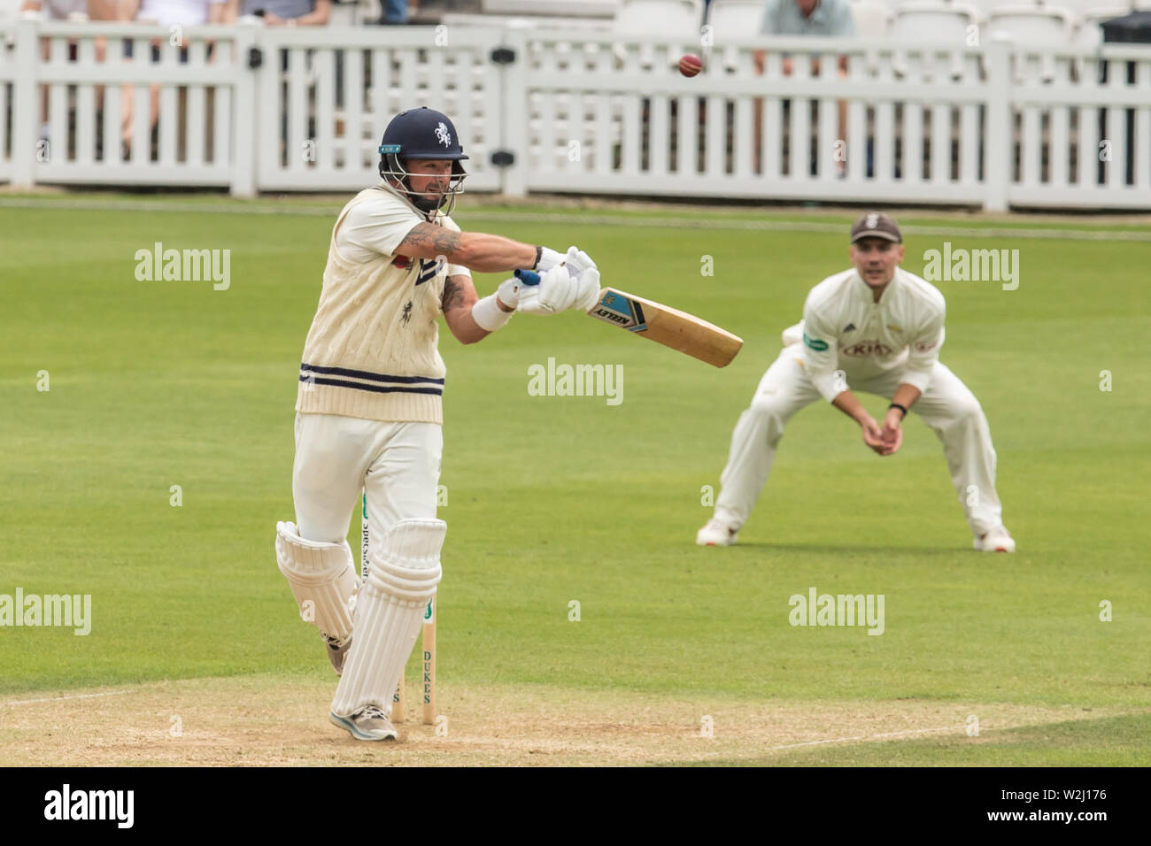 London, Großbritannien. 9. Juli, 2019. Darren Stevens schlagen für Kent gegen Surrey an Tag drei des Specsavers County Championship Game am Oval. David Rowe/Alamy Leben Nachrichten. Stockfoto