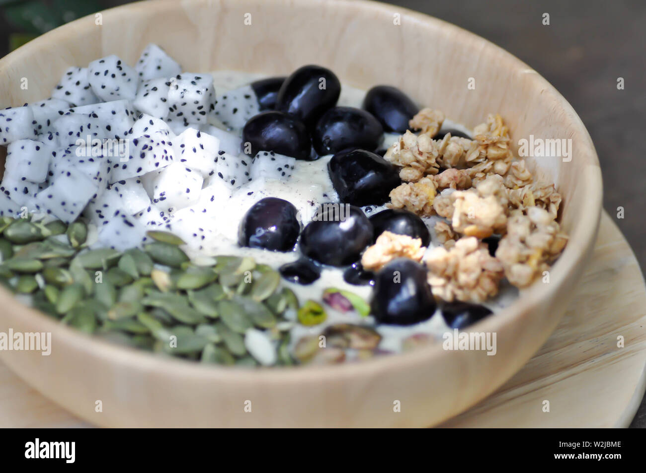 Smoothie Schüssel, mango Joghurt mit Obst- oder blended Mango Stockfoto
