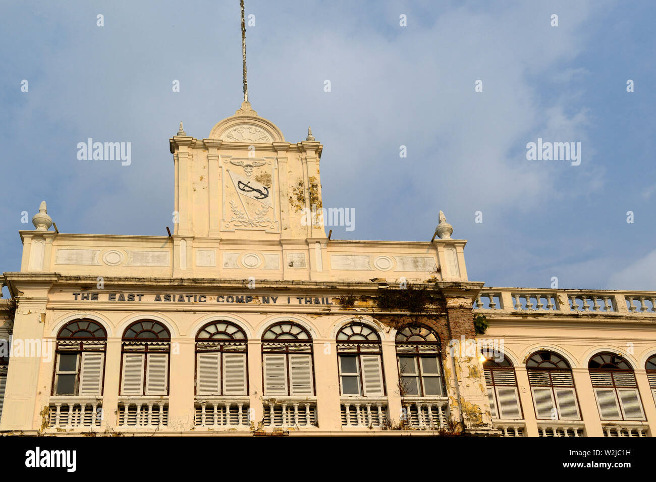 Bangkok, Thailand - Februar 02, 2019: Historische der East Asiatic Company Bürogebäude am Ufer des Mae Nam Chao Phraya in der soi Charoen krung 40 Stockfoto