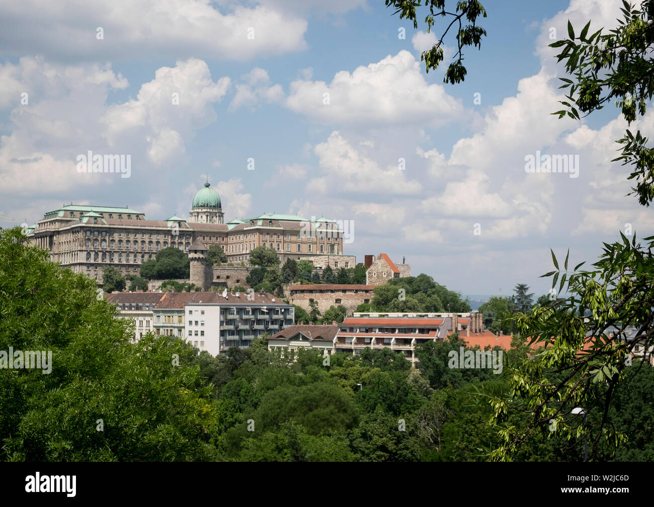 Blick auf die Budaer Burg und der Ungarischen Nationalgalerie vom Gellertberg, Budapest Stockfoto