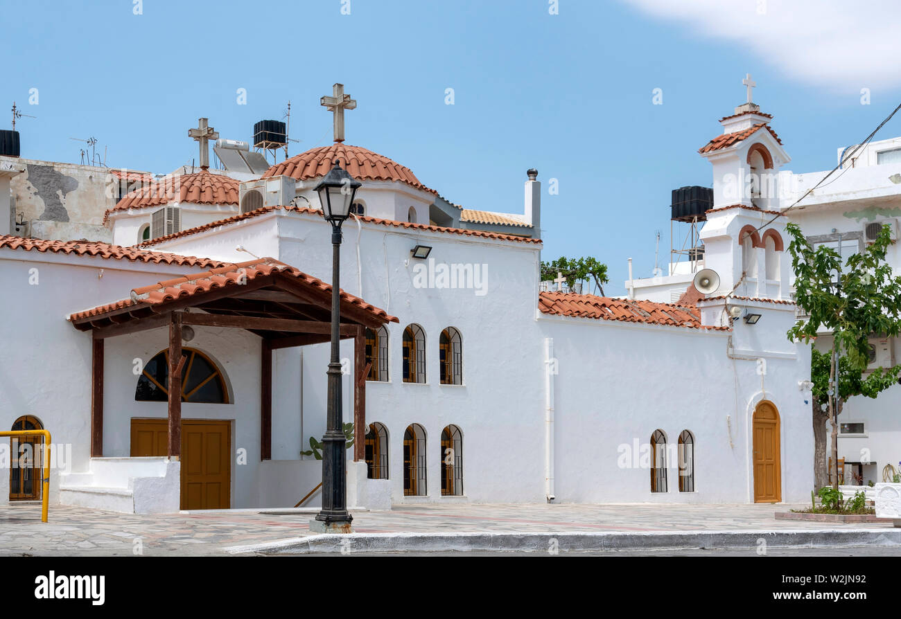 Kreta, Griechenland. Juni 2019. Die Kirche von afendis Christos in der Nähe des kleinen Hafens in Ierapetra, Kreta. Stockfoto
