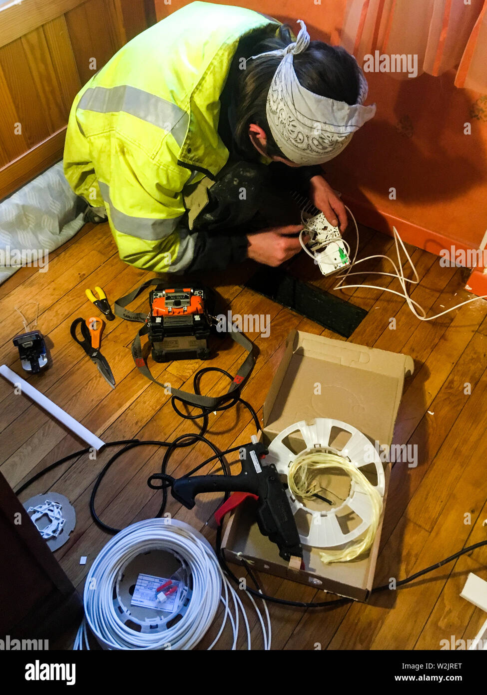 Installation von High speed Faser in ein Appartement, Lyon, Frankreich Stockfoto