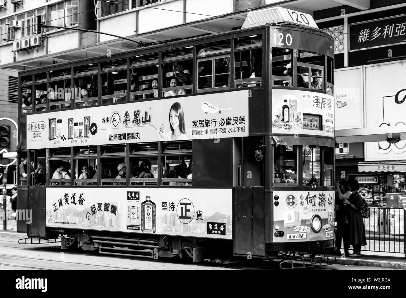 Eine traditionelle Hong Kong elektrische Straßenbahn, Hongkong, China Stockfoto