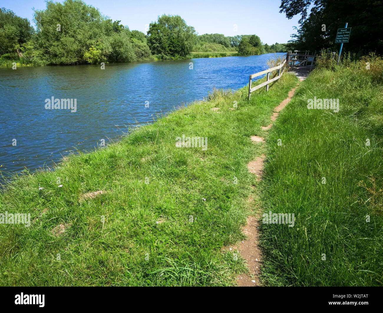 Der Höhenweg Alte Straße, weiter zu laufen, um die Themse, Little Stoke, Oxfordshire, England, UK, GB. Stockfoto