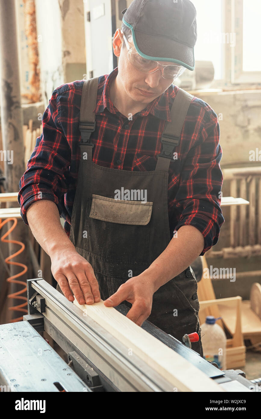 Zimmermann gehobelt Holzblock Stockfoto