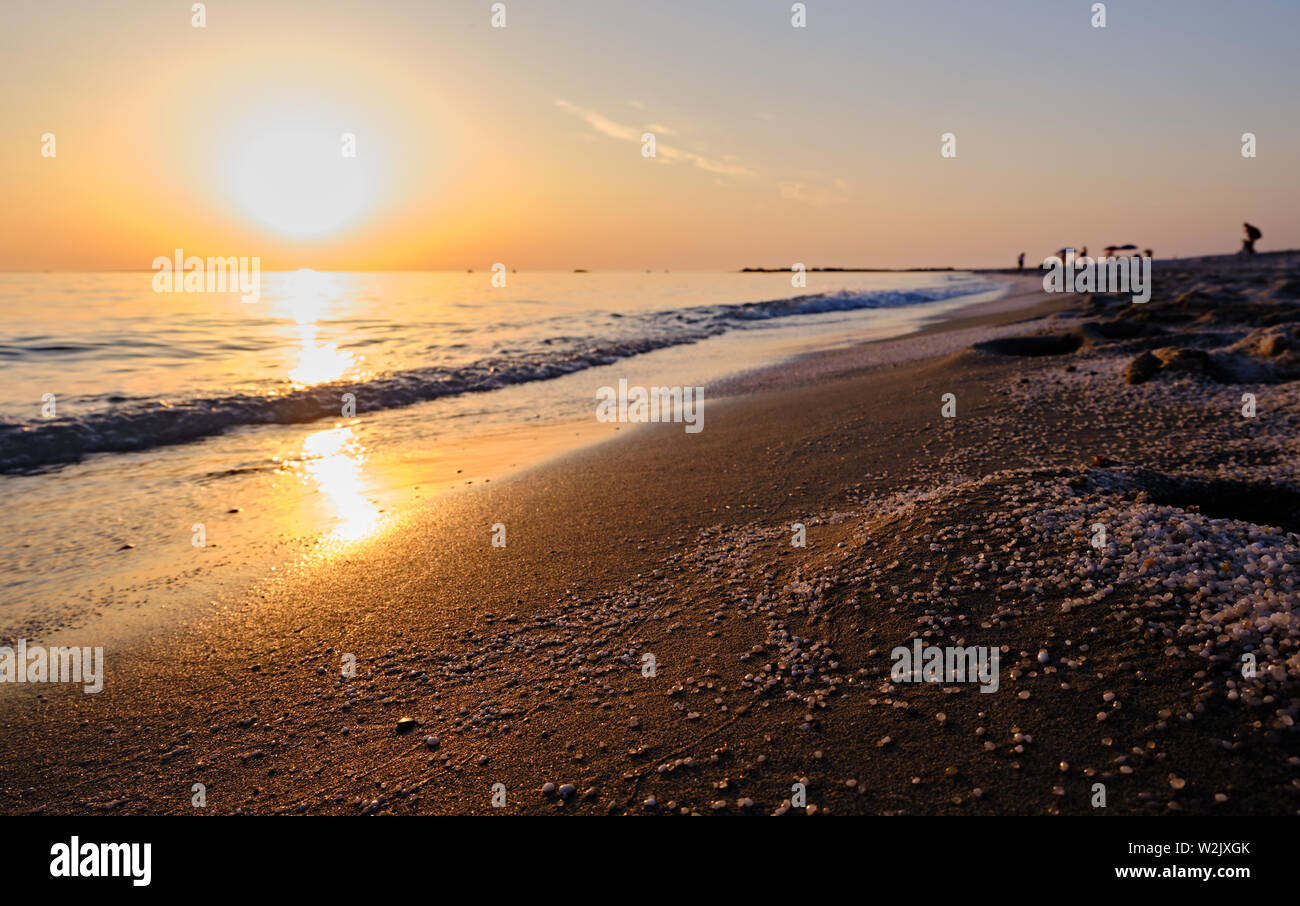 Letzten sardischen Sonnenuntergang auf Mari Ermi Meer, Cabras, Oristano, Sardinien Stockfoto