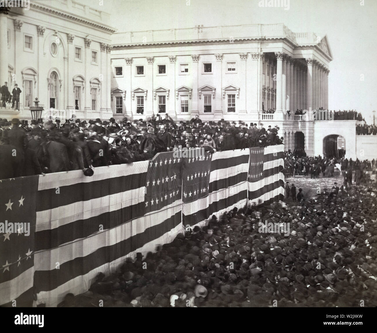 Chief Justice Morrison R. Waite Verwaltung der Amtseid auf James A. Garfield auf der östlichen Vorhalle des U.S. Capitol, Washington DC, USA, Foto: Georg Prinz, 4. März 1881 Stockfoto