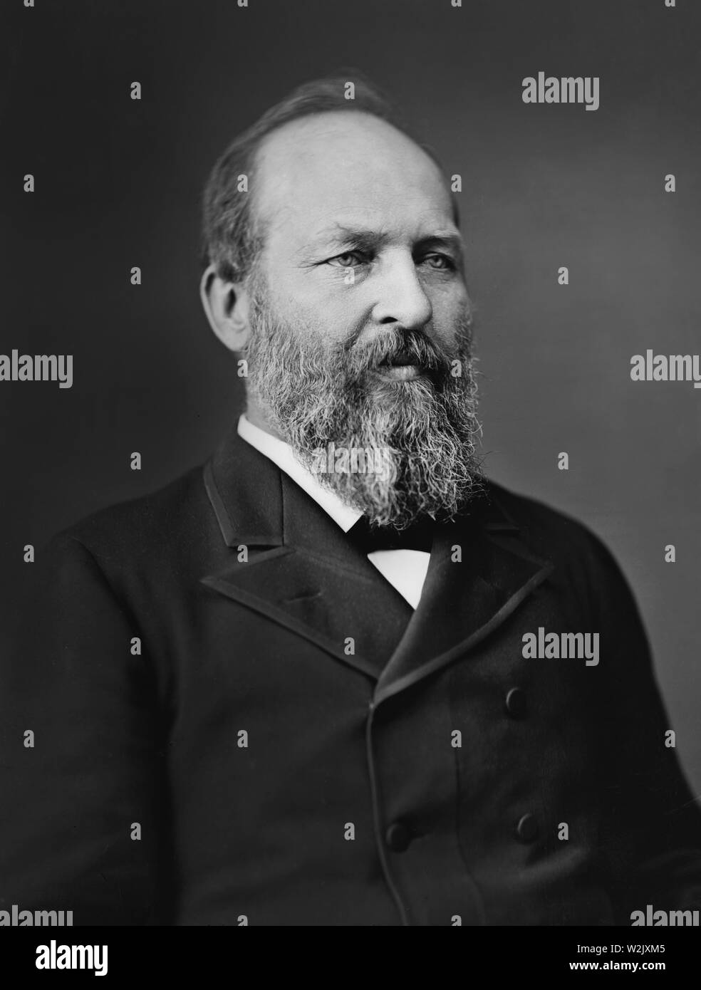 James A. Garfield (1831-81), 20. Präsident der Vereinigten Staaten, halber Länge sitzt Portrait, Mathew B. Brady, Brady-Handy Sammlung, 1870-80 Stockfoto