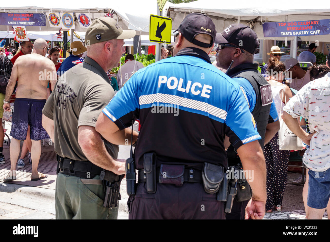 Miami Beach, Florida, North Beach, Feuer auf dem vierten Festival 4. Juli jährliche Veranstaltung, Polizeipolizist K-9, Besucher reisen Reise Tour Tourismus Stockfoto