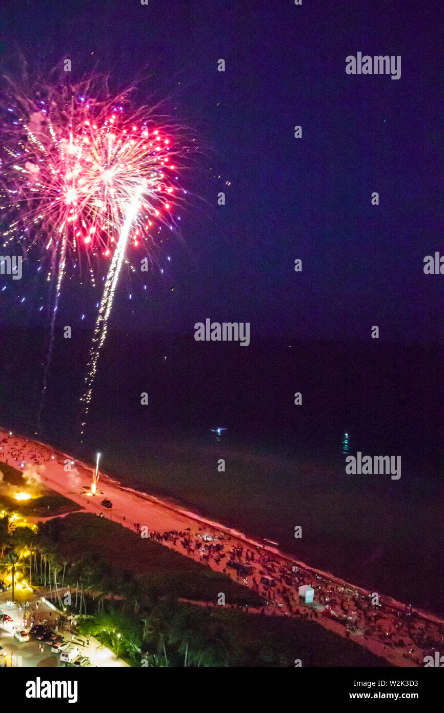 Miami Beach, Florida, North Beach, Feuer auf dem vierten Festival 4. Juli jährliches Feuerwerk, Burst, FL190704070 Stockfoto