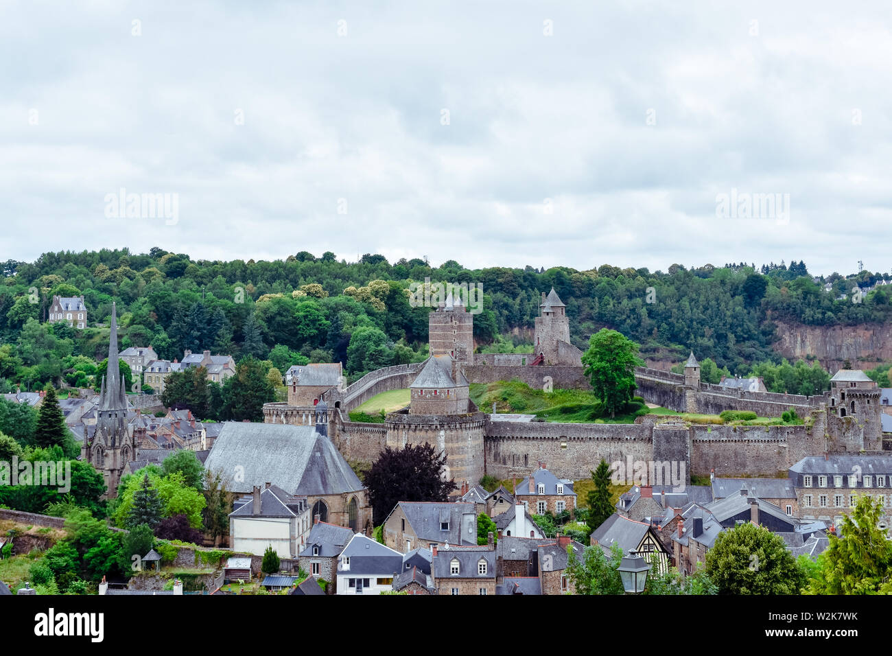 Fougères Sehenswürdigkeiten Altstadt, Schloss und Festung. Bretagne Dorf. Stockfoto