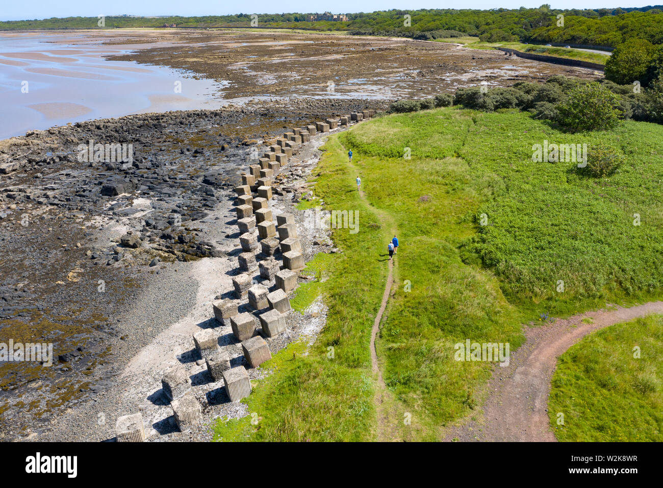 Luftbild des Zweiten Welt Krieges anti-tank Blöcke auf Ufer am Gosford Sands an Longiddry in East Lothian, Schottland, Großbritannien Stockfoto