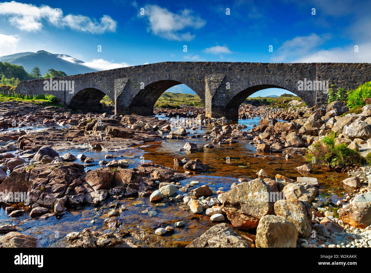 Alte steinerne Brücke, Sligachan, Cuillin Hills, Isle Of Skye, innere Hebriden, Schottland, Vereinigtes Königreich Stockfoto