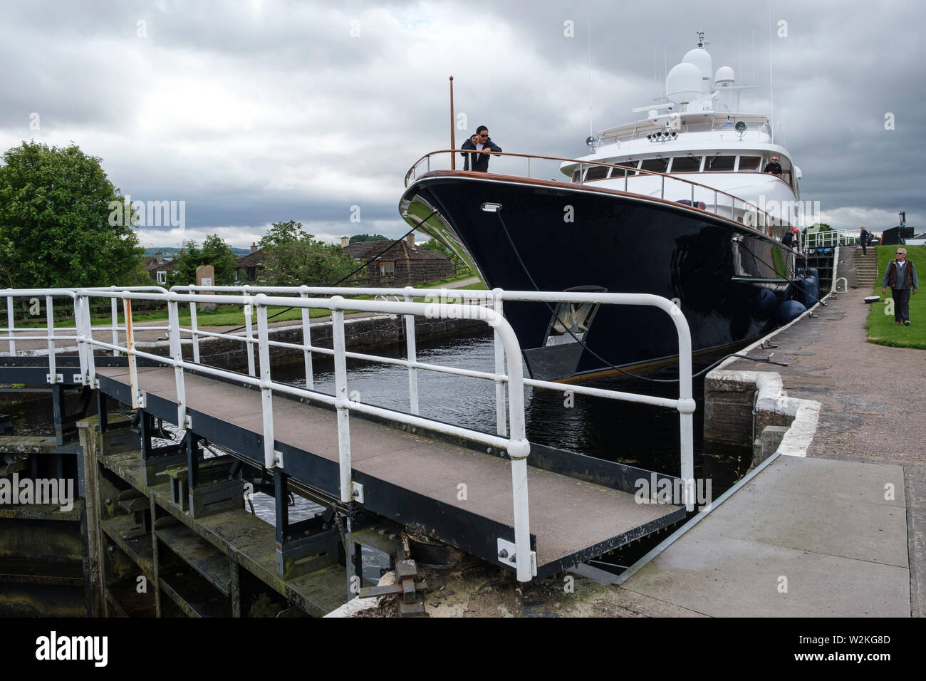 "Lady Rose", die durch Muirtown Schlösser, Caledonian Canal, Inverness Stockfoto