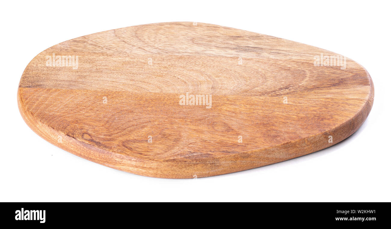 Holz- oval Küche Board zum Schneiden Produkte auf weißem Hintergrund, Vorderansicht Stockfoto