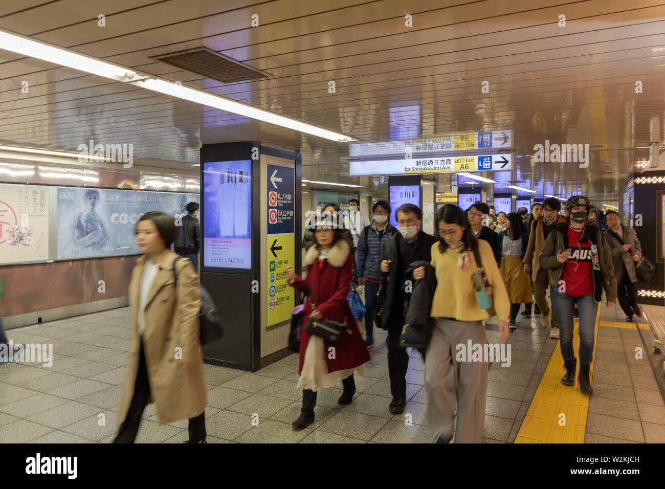 Tokyo Metro ist super besetzt, sondern auch sehr effizient. Stockfoto