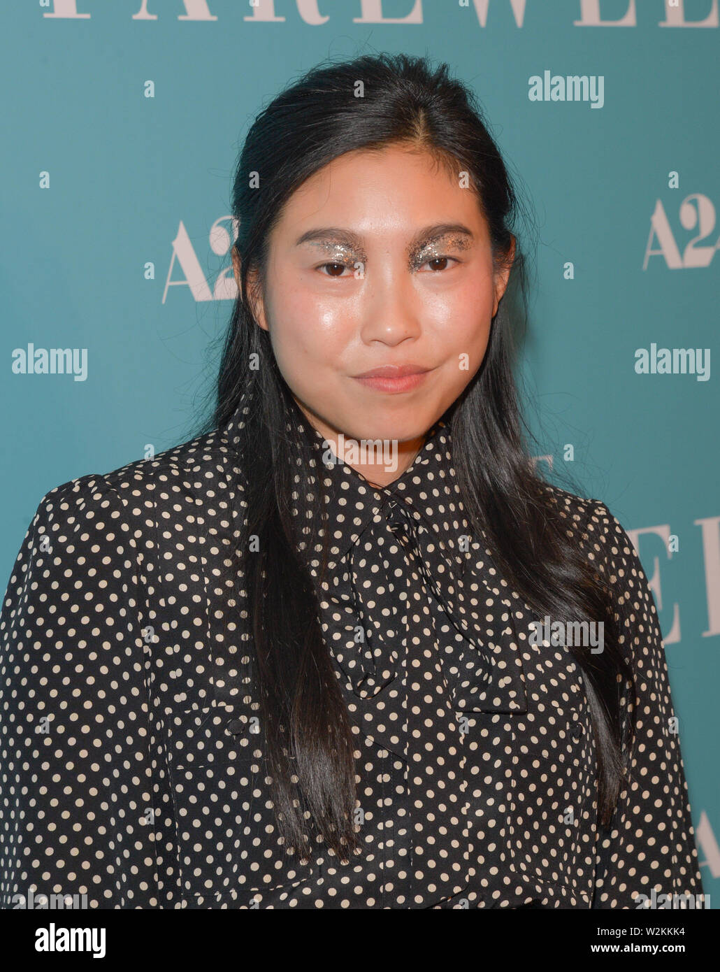 New York, NY - 8. Juli 2019: Nora Lum, professionell, bekannt als Awkwafina besucht Special Screening der Abschied New York Siebung an Metrograph Stockfoto