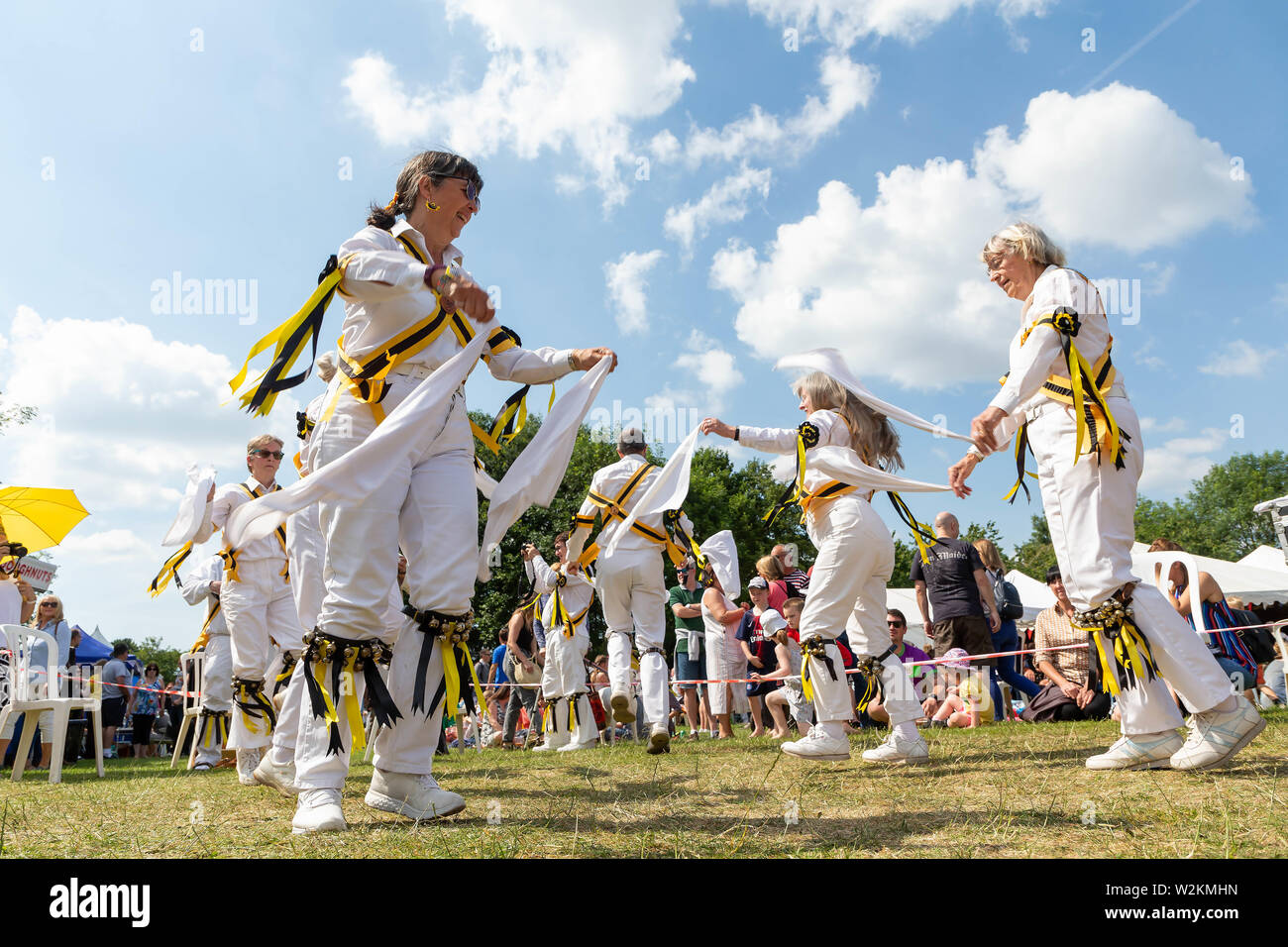 Der Graf von Stamford Morris eine Tanz an der 2019 Stockton Heide Festival durchführen unter heißer Sonne Stockfoto