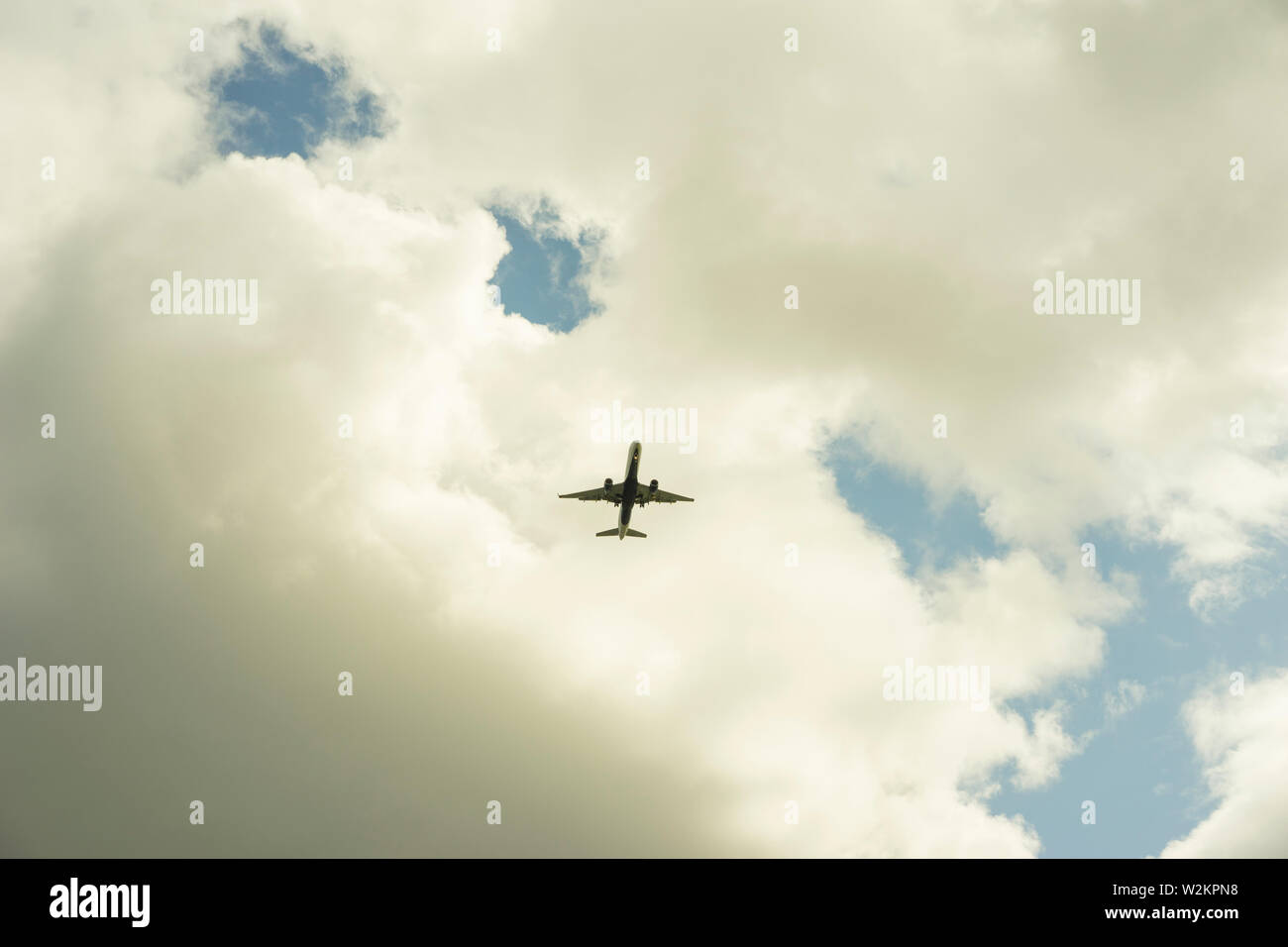 Jet Passagierflugzeuge, die an Land gehen, Großbritannien. Stockfoto