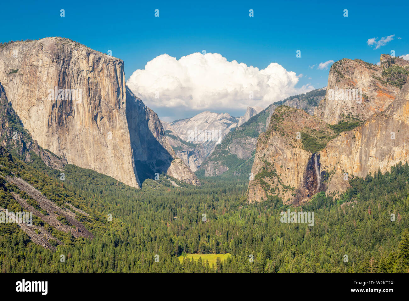 Yosemite Valley, El Capitan und Half Dome gesehen vom Artist Point. Yosemite Nationalpark, Kalifornien, USA. Stockfoto