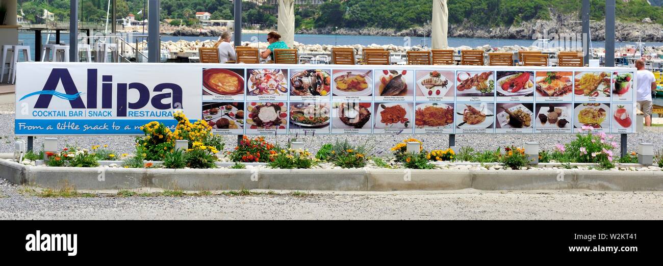 Alipa Cocktail Bar, Snack Bar, Restaurant, Menü "Foto", Board, Menü Banner, Paleokastritsa, Korfu, Griechenland Stockfoto