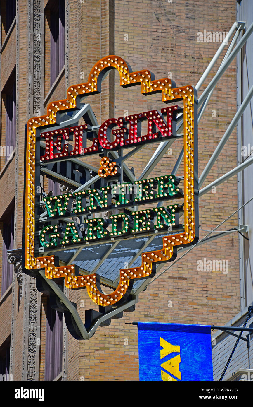 Zeichen für die edwardian Elgin und Winter Garden Theater, den letzten Edwardian Theater der Welt gestapelt. Homw des Toronto Film Festival Stockfoto Zeichen für die edwardian Elgin und Winter Garden Theater, den letzten Edwardian Theater der Welt gestapelt. Homw des Toronto Film Festival Stockfoto