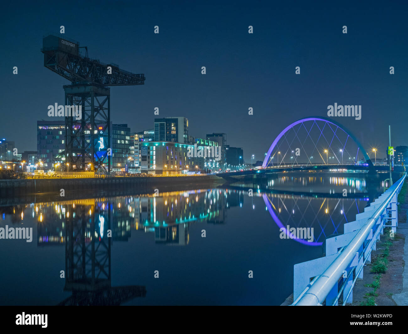 Pacific Quay bei Nacht - Glasgow Stockfoto