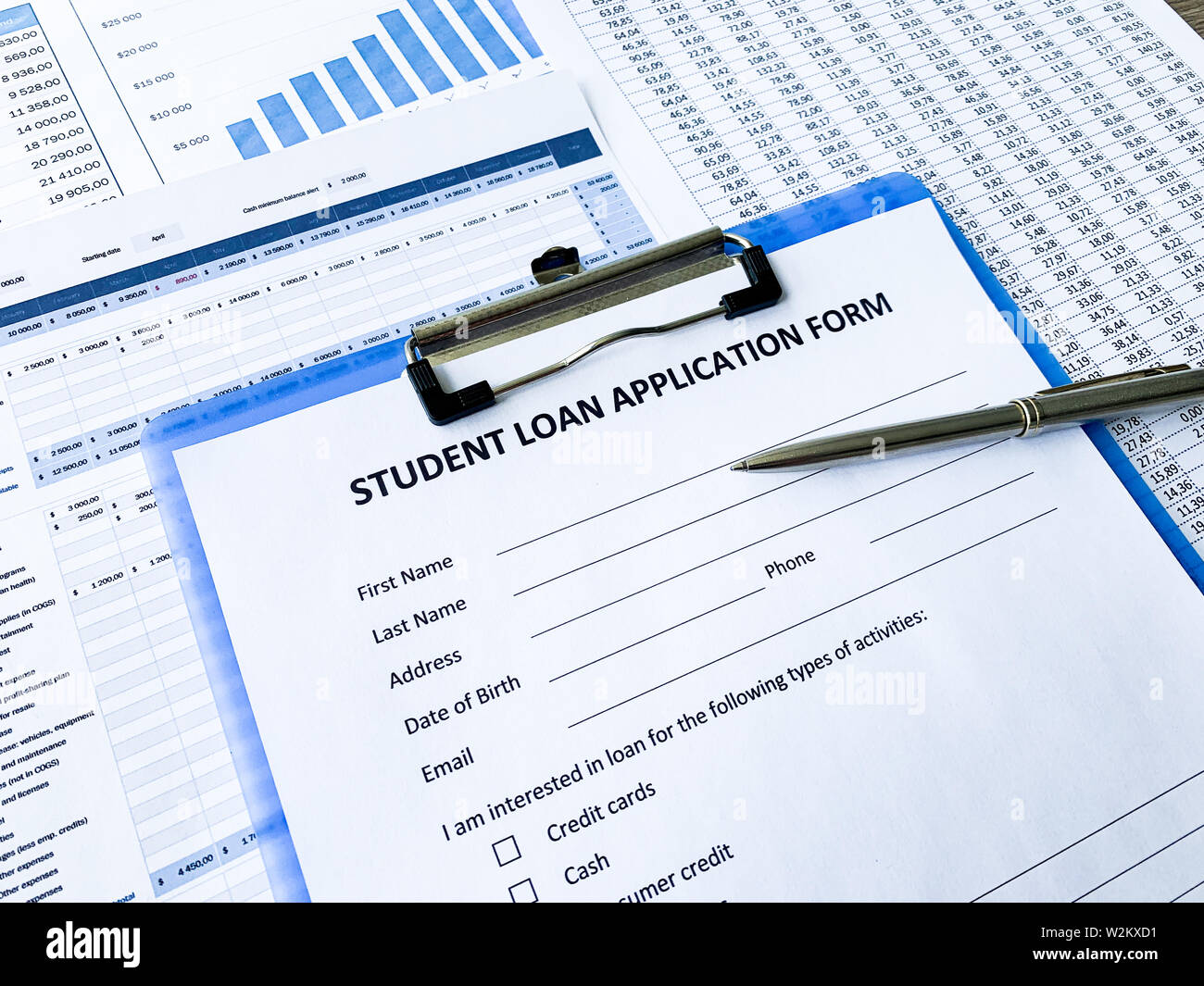 Student Loan application form Dokument auf Tisch Stockfoto