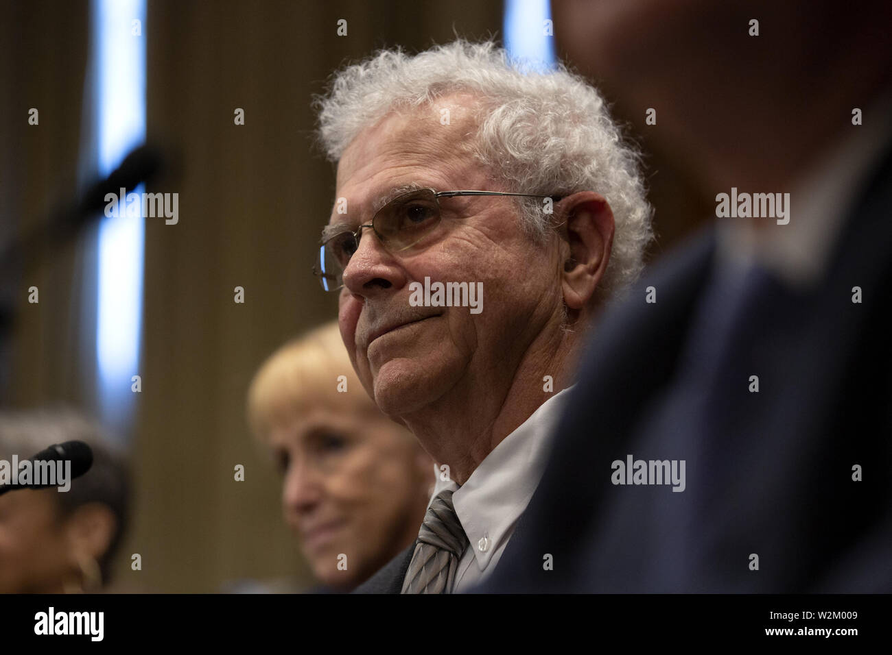 Washington, District of Columbia, USA. 9. Juli 2019. Thema der Rakete Jungen Homer Hickam bezeugt vor dem Unterausschuss für Luft- und Raumfahrt, auf dem Capitol Hill in Washington, DC, USA am 9. Juli 2019. Credit: Stefani Reynolds/CNP/ZUMA Draht/Alamy leben Nachrichten Stockfoto