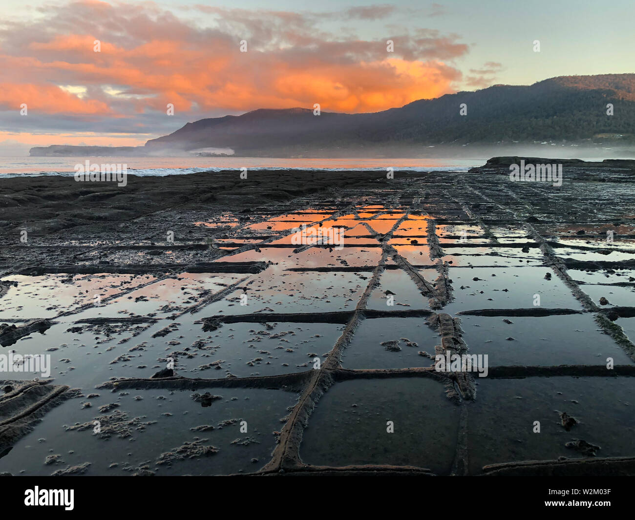 Sonnenuntergang über dem Tesselliert Bürgersteig, Tasman Halbinsel, Tasmanien Stockfoto