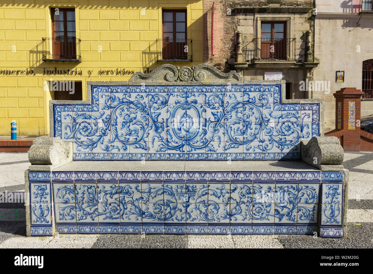 Keramik Sitzbank von Ruiz de Luna in Talavera de la Reina, Spanien, 17. Februar 2019 Stockfoto